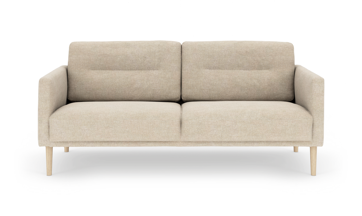 Beige 2-personers sofa med træben set forfra.
