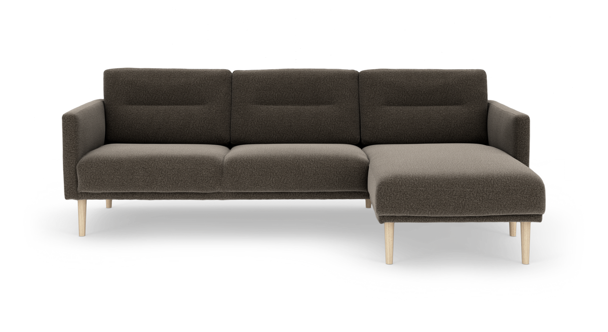 Mørkegrå modulsofa med chaiselong til højre og lyse træben, produktbillede på hvid baggrund.