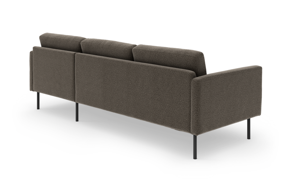 Mørkegrå 3-personers sofa set bagfra i skrå vinkel med slanke sorte ben.