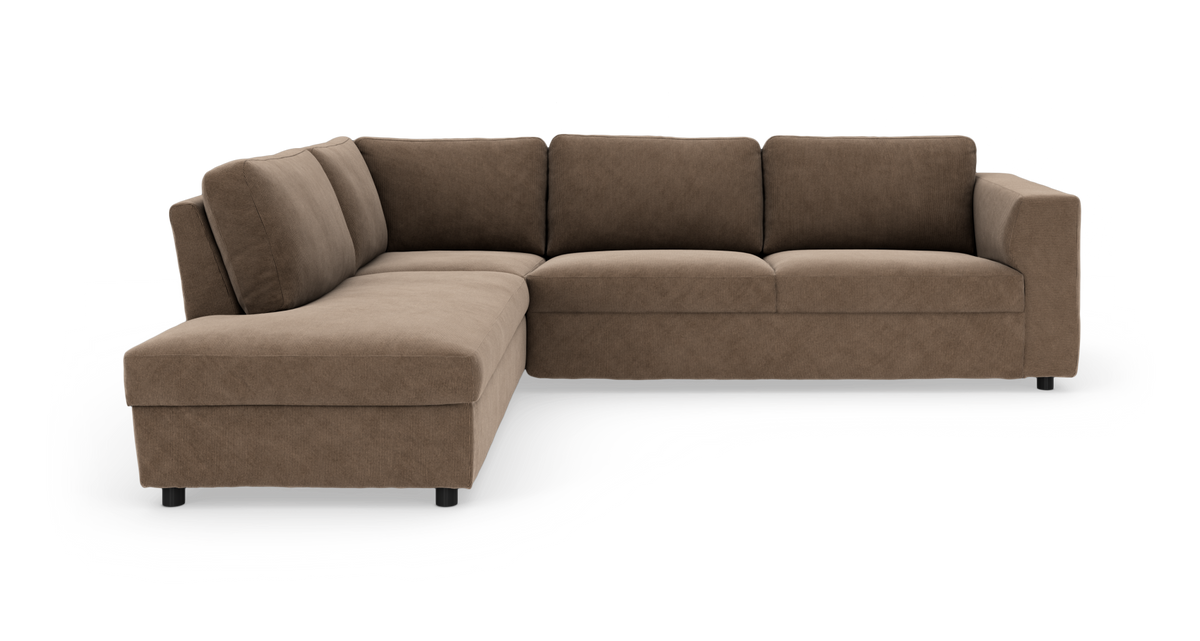 Brun L‑formet hjørnesofa med chaiselong til venstre, fritlagt på hvid baggrund.