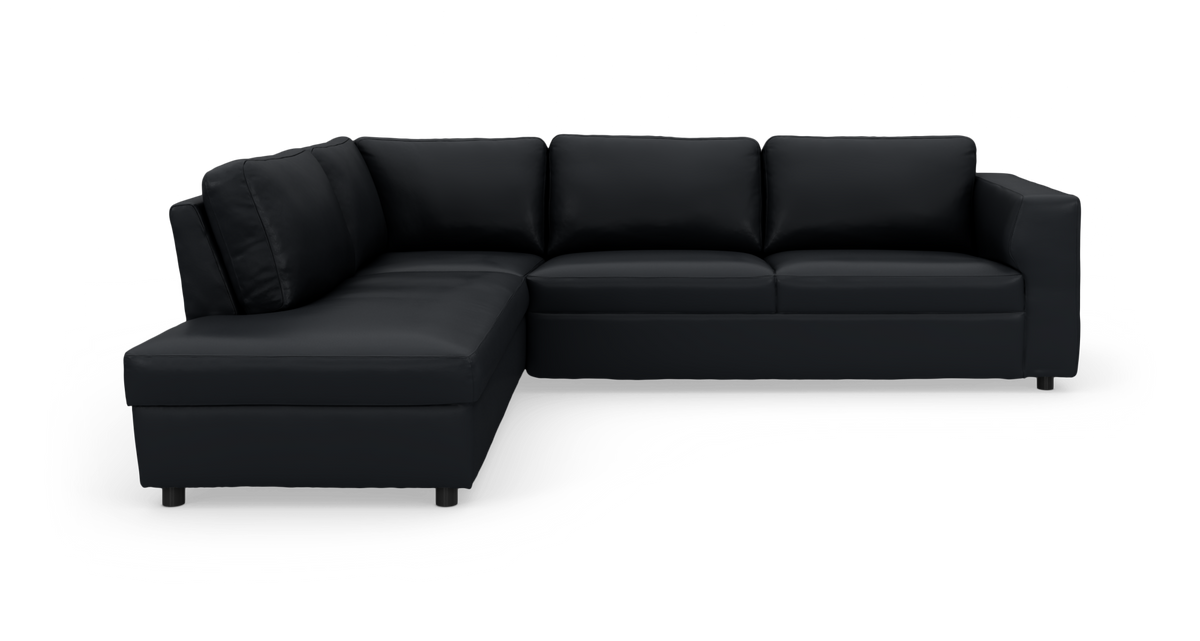 Sort L-formet hjørnesofa med venstrevendt chaiselong på hvid baggrund.