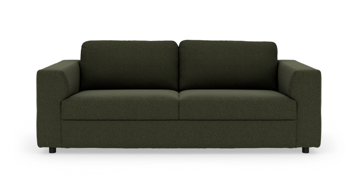 Mørkegrøn 2-personers sofa med brede armlæn og rene linjer, frilagt mod hvid baggrund.