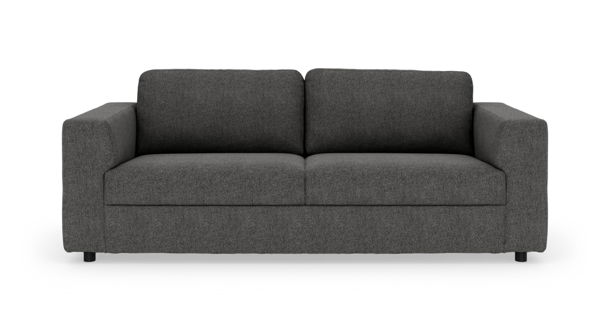 Mørkegrå stofsofa med lige armlæn, frontvisning på hvid baggrund.