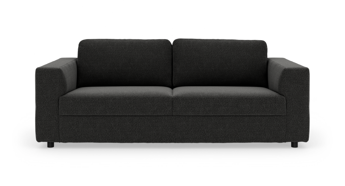 Mørkegrå, moderne 3-personers sofa med lige armlæn og stofbetræk, frilagt mod hvid baggrund.