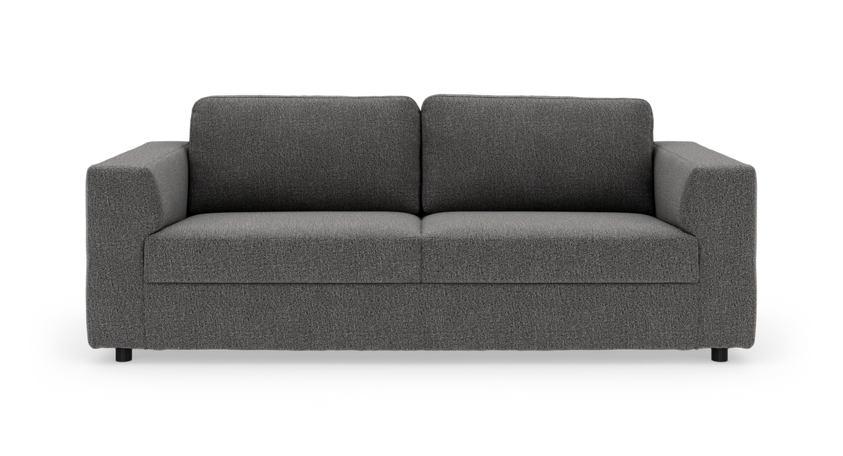 Mørkegrå stofsofa, vist som to- og tresæder, set lige forfra på hvid baggrund.