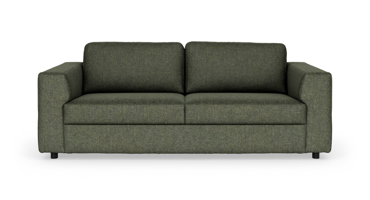 Mørkegrøn stofsofa med lige armlæn, frilagt på hvid baggrund.
