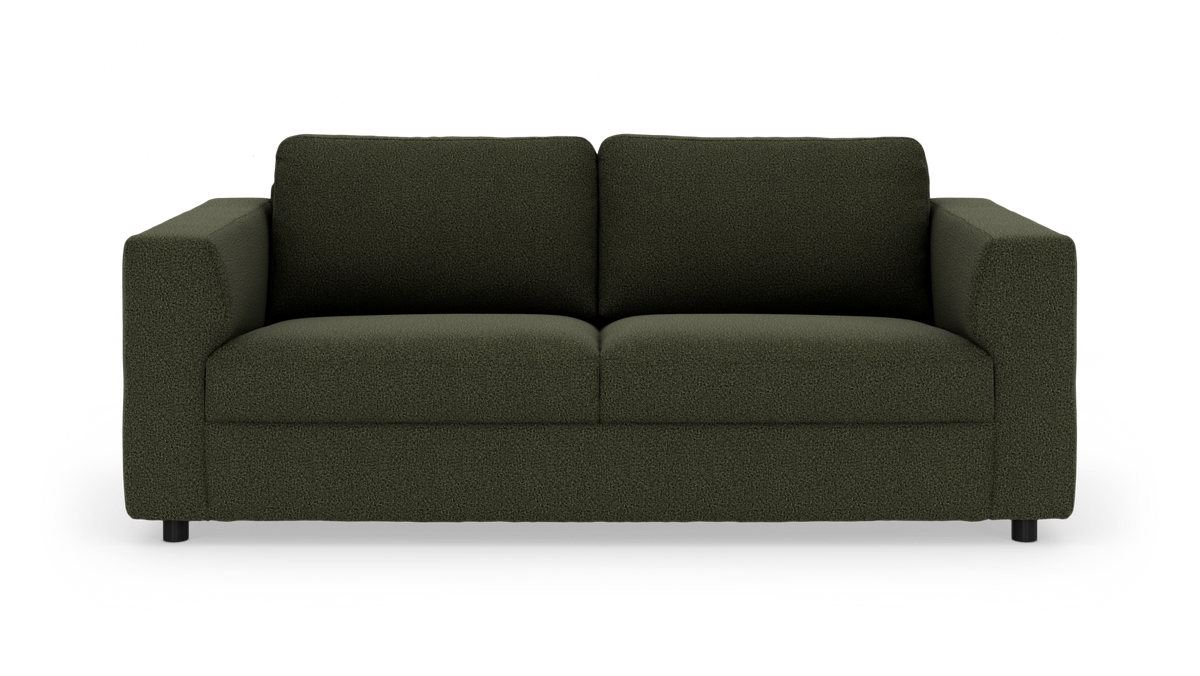 Mørkegrøn stofsofa med lige armlæn, set forfra.
