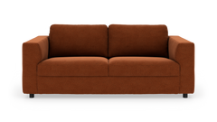 Rustrød 2-personers sofa i bouclé, frontvisning på hvid studiebaggrund.
