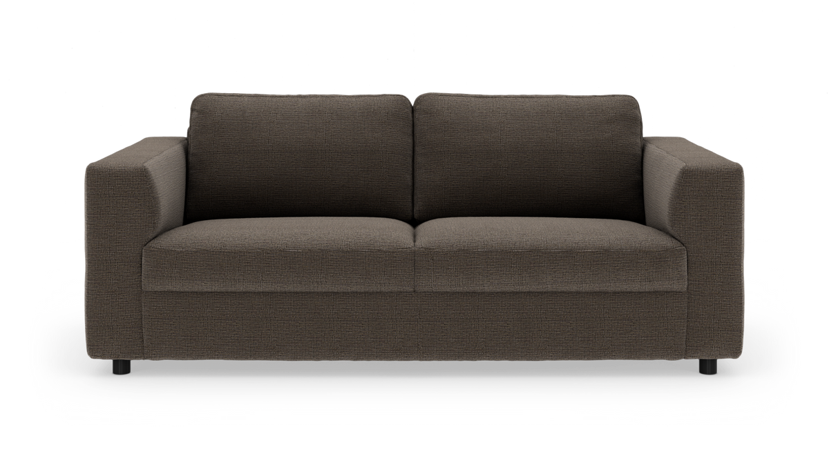 Mørkebrun 2-personers sofa med rette armlæn og lave ben, frilagt på hvid baggrund.