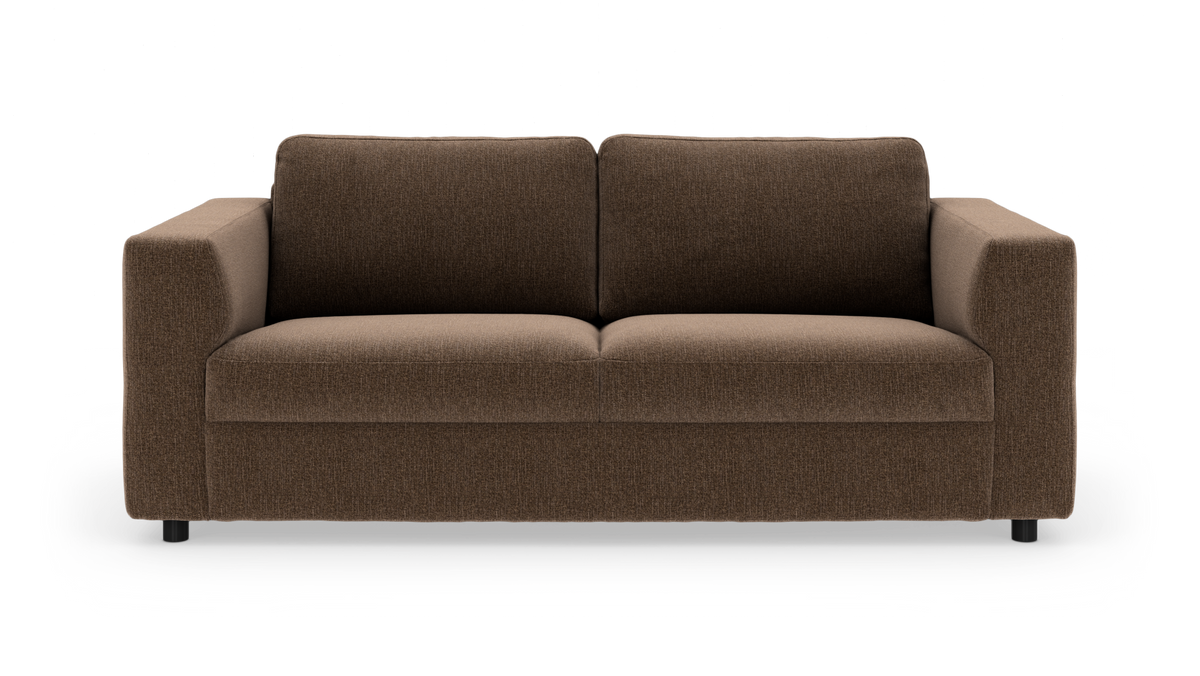 Brun stofsofa med to sæder og rette armlæn, frontvisning.