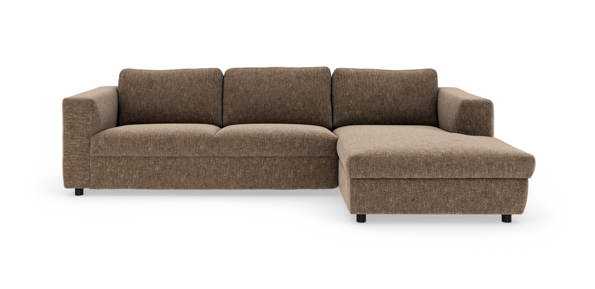 3-personers sofa med højrevendt chaiselong i brun meleret tekstil.