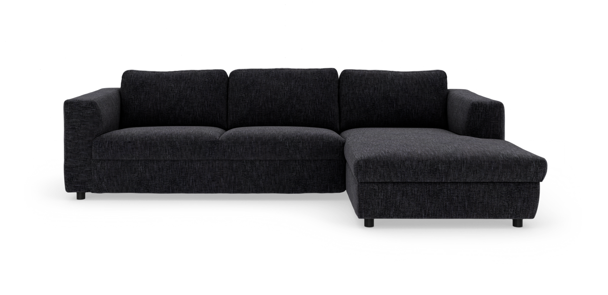 Mørkegrå hjørnesofa med chaiselong til højre på hvid baggrund.