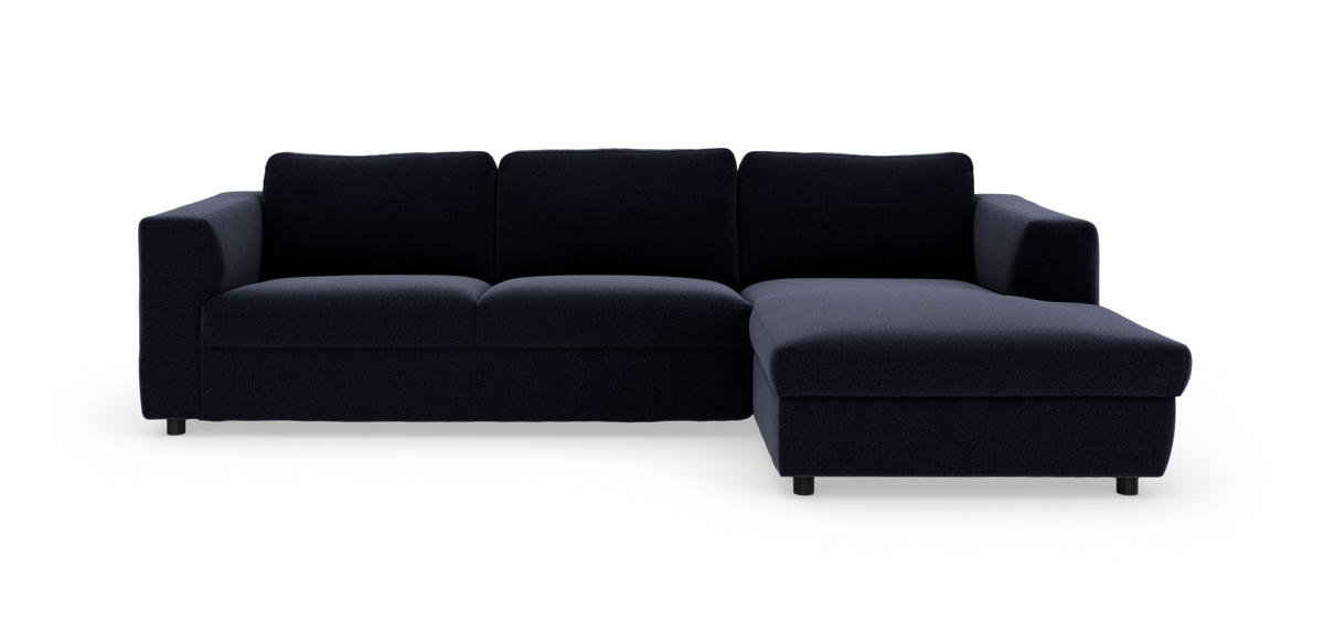 Mørkeblå hjørnesofa med chaiselong til højre i enkel, moderne stil på hvid baggrund.