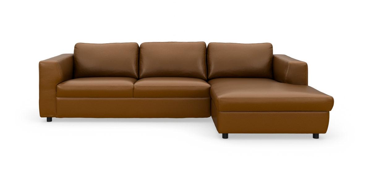 Brun lædersofa med højrevendt chaiselong, 3-personers, moderne design på hvid baggrund.