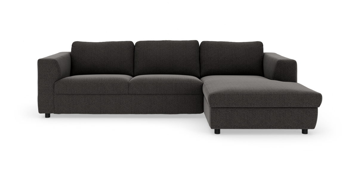 Mørkegrå hjørnesofa i stof med højre chaiselong, moderne og lav.
