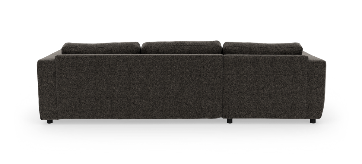 Mørkegrå tresæders sofa set bagfra på hvid baggrund.