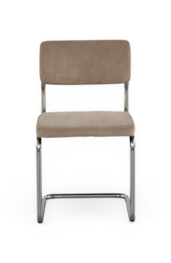 Beige, ribbet polstret cantileverstol med forkromet rørstel, set forfra på hvid baggrund.