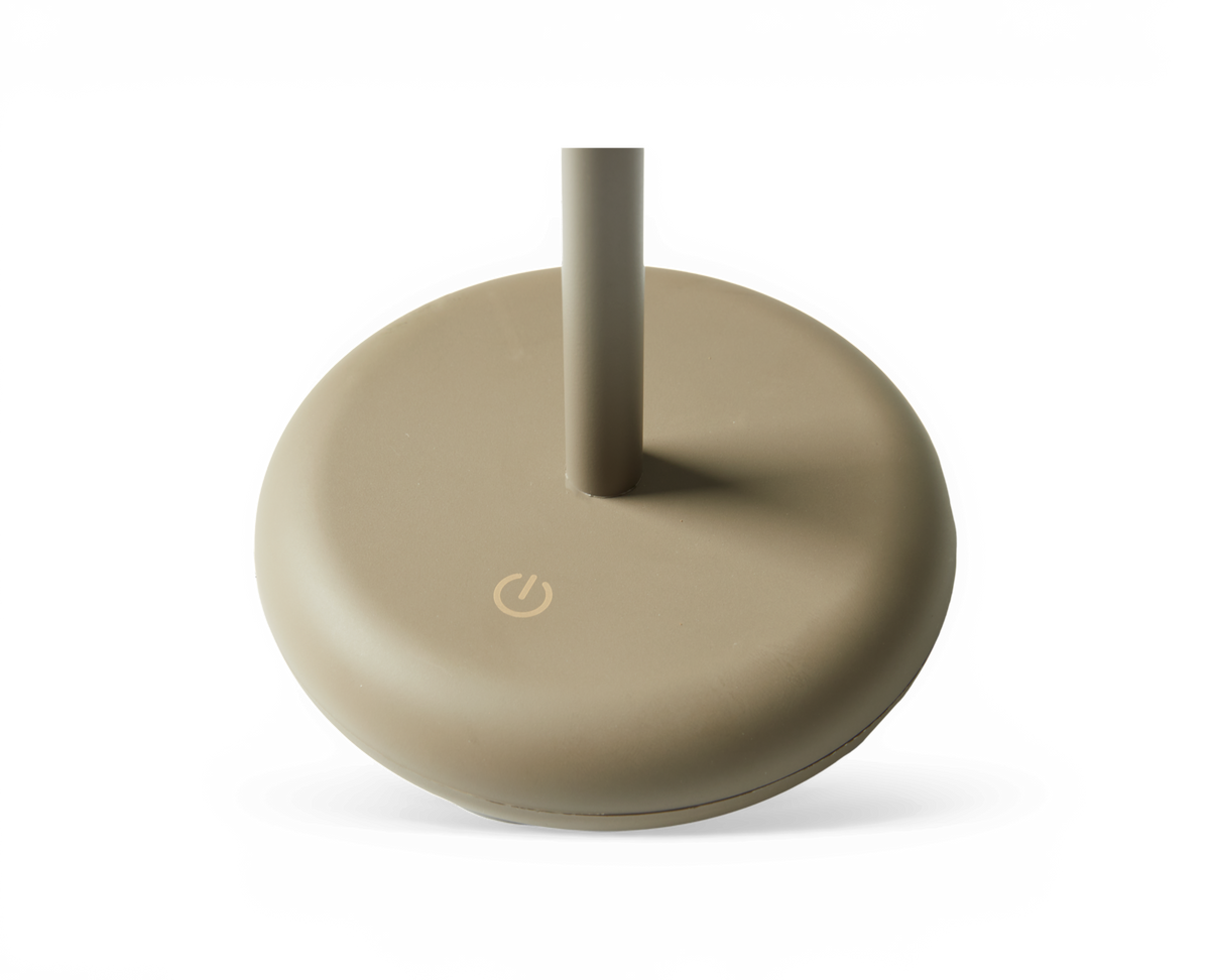 Nærbillede af beige lampesokkel med touch-strømsymbol.