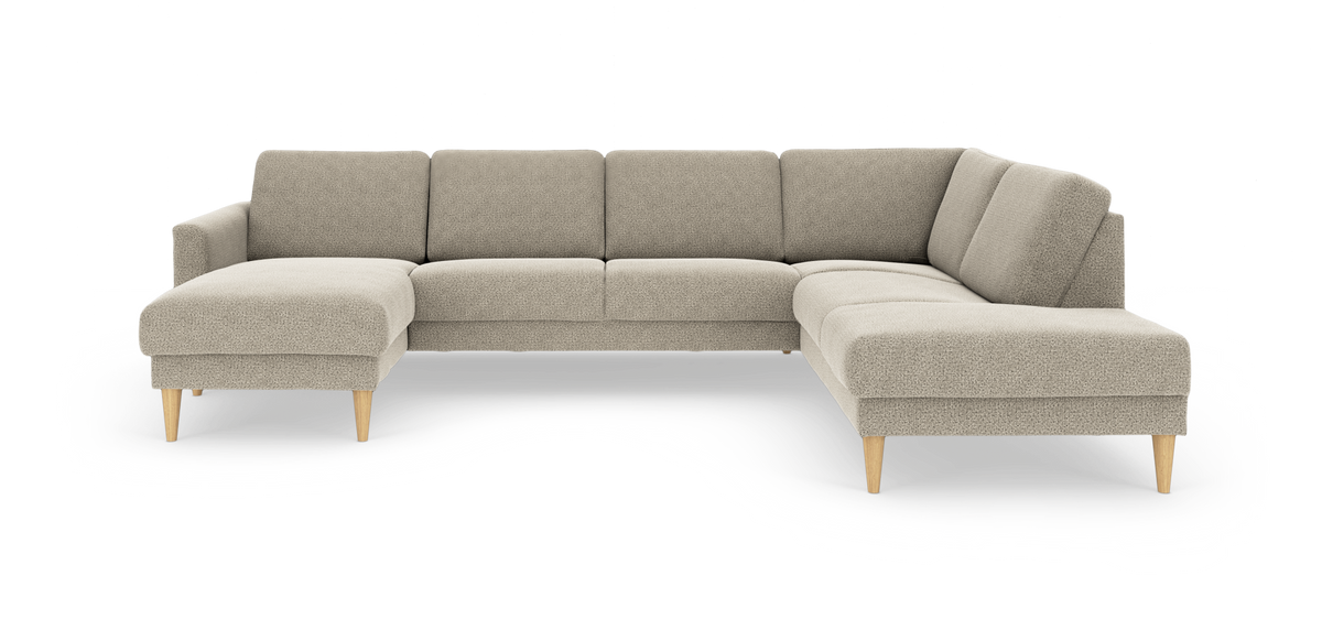 L-formet modulsofa i beige stof med træben, frilagt på hvid baggrund.