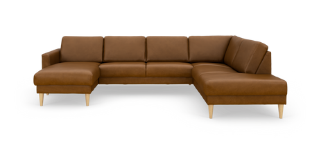 Brun hjørnesofa i læder med chaiselong i begge ender og lyse træben.
