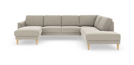 L-formet beige hjørnesofa med chaiselong til venstre og koniske træben.