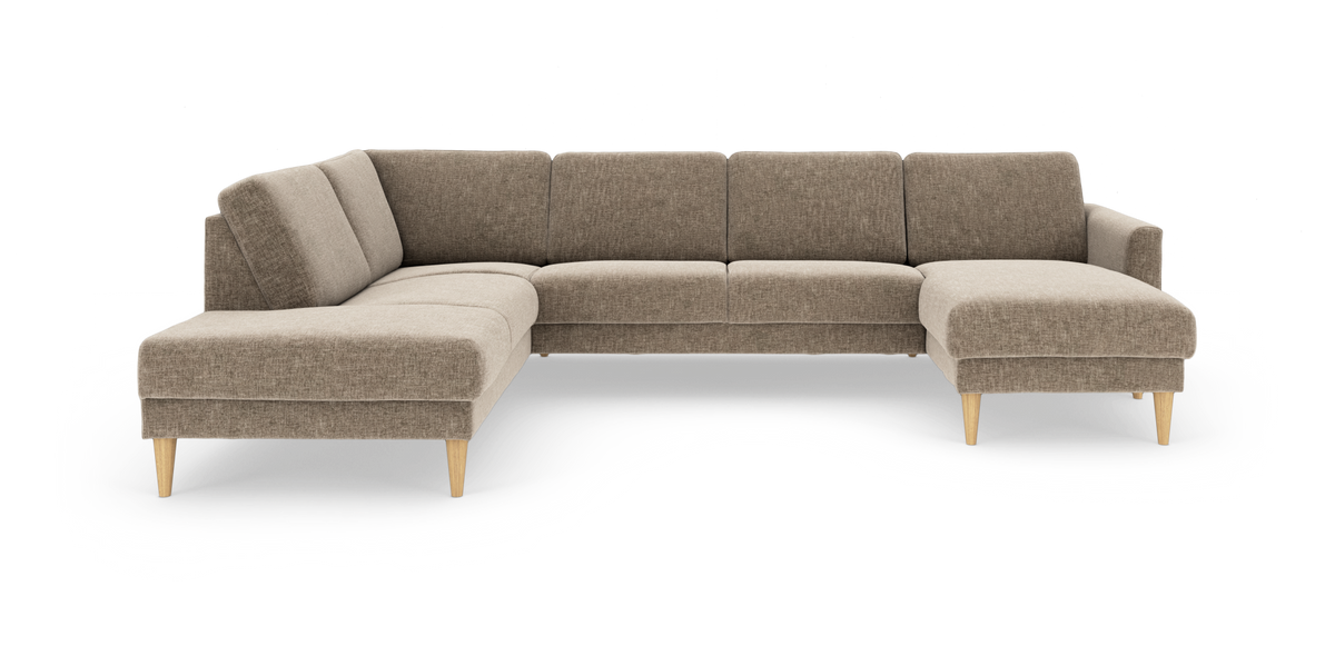 Beige L-formet hjørnesofa med chaiselong til højre og lyse træben, polstret i tekstureret stof på hvid baggrund.