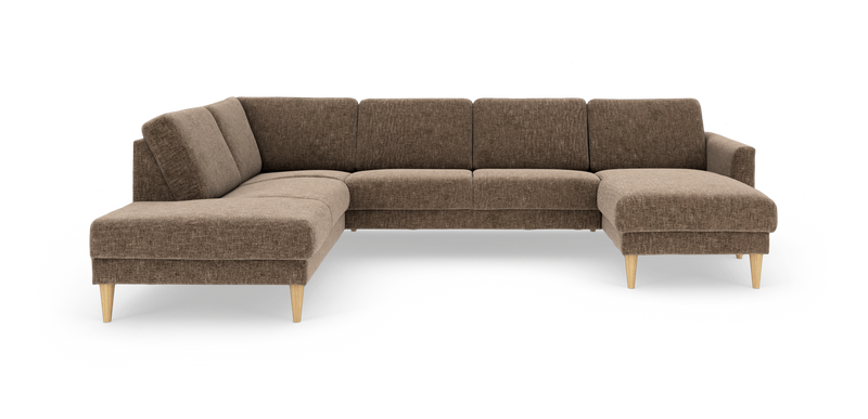 Brun L-formet stofsofa med chaiselong til højre, frilagt på hvid baggrund._ps