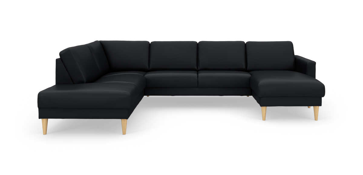 Sort L-formet modulsofa med chaiselong til højre og lyse træben, frilagt på hvid baggrund.