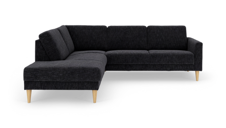 Mørkegrå hjørnesofa i stof med træben, fritlagt på hvid baggrund.