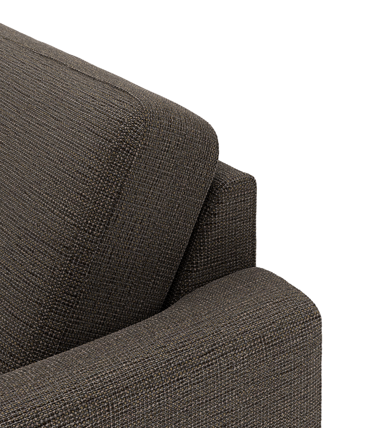 Nærbillede af brungrå stofpolstring på sofa med armlæn og rygpude mod sort baggrund.