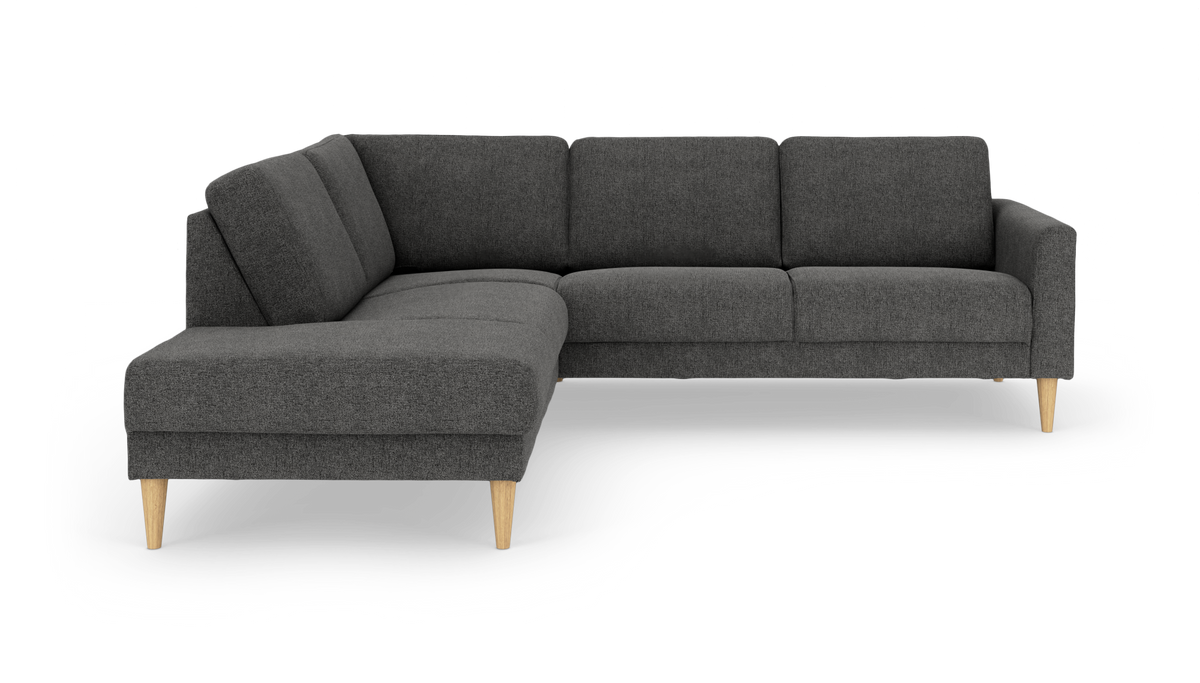 Mørkegrå hjørnesofa med venstrevendt chaiselong og lyse træben.