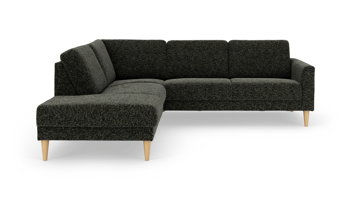 Mørkegrå hjørnesofa i stof med træben, L‑form med venstrevendt chaiselong.