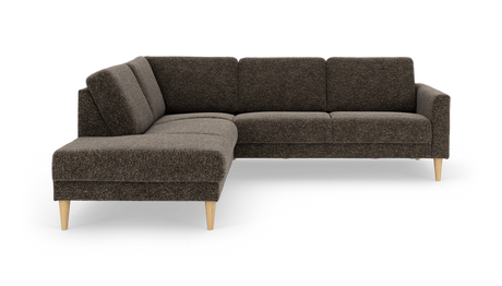 Mørkebrun L‑sofa med venstre chaiselong og lyse træben, moderne og minimalistisk.