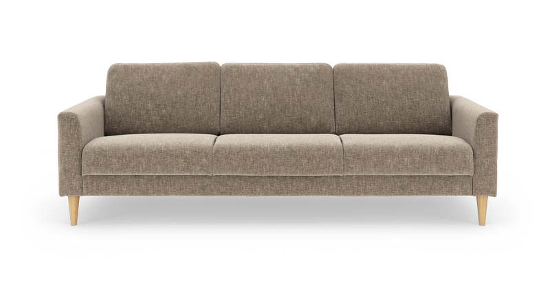 Beige-brun 3-personers sofa med smalle armlæn og koniske træben, frontvisning frilagt på hvid baggrund._ps