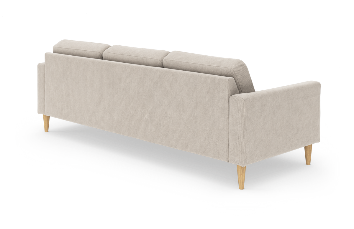 Beige 3-personers sofa set skråt bagfra med lyse træben, fritlagt på hvid baggrund.