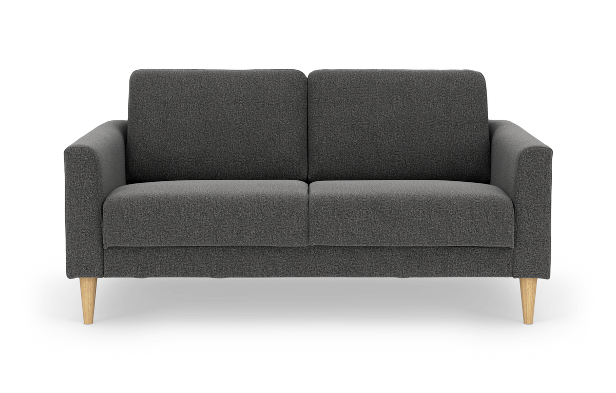 Mørkegrå 2-personers sofa med træben set forfra.