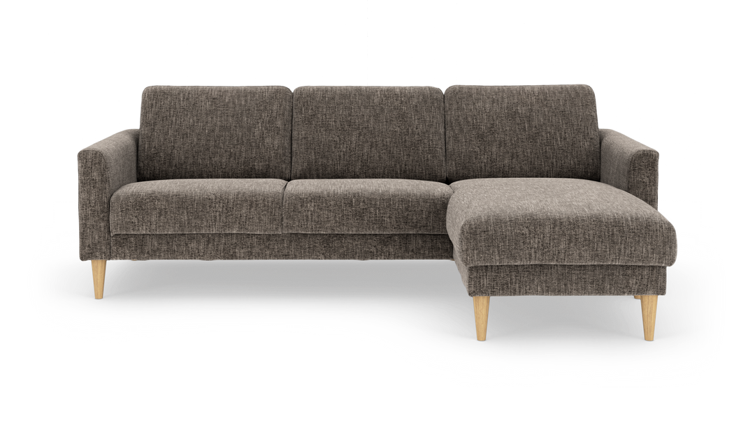 3-personers sofa med chaiselong til højre i gråmeleret stof og lyse træben, frontvisning.