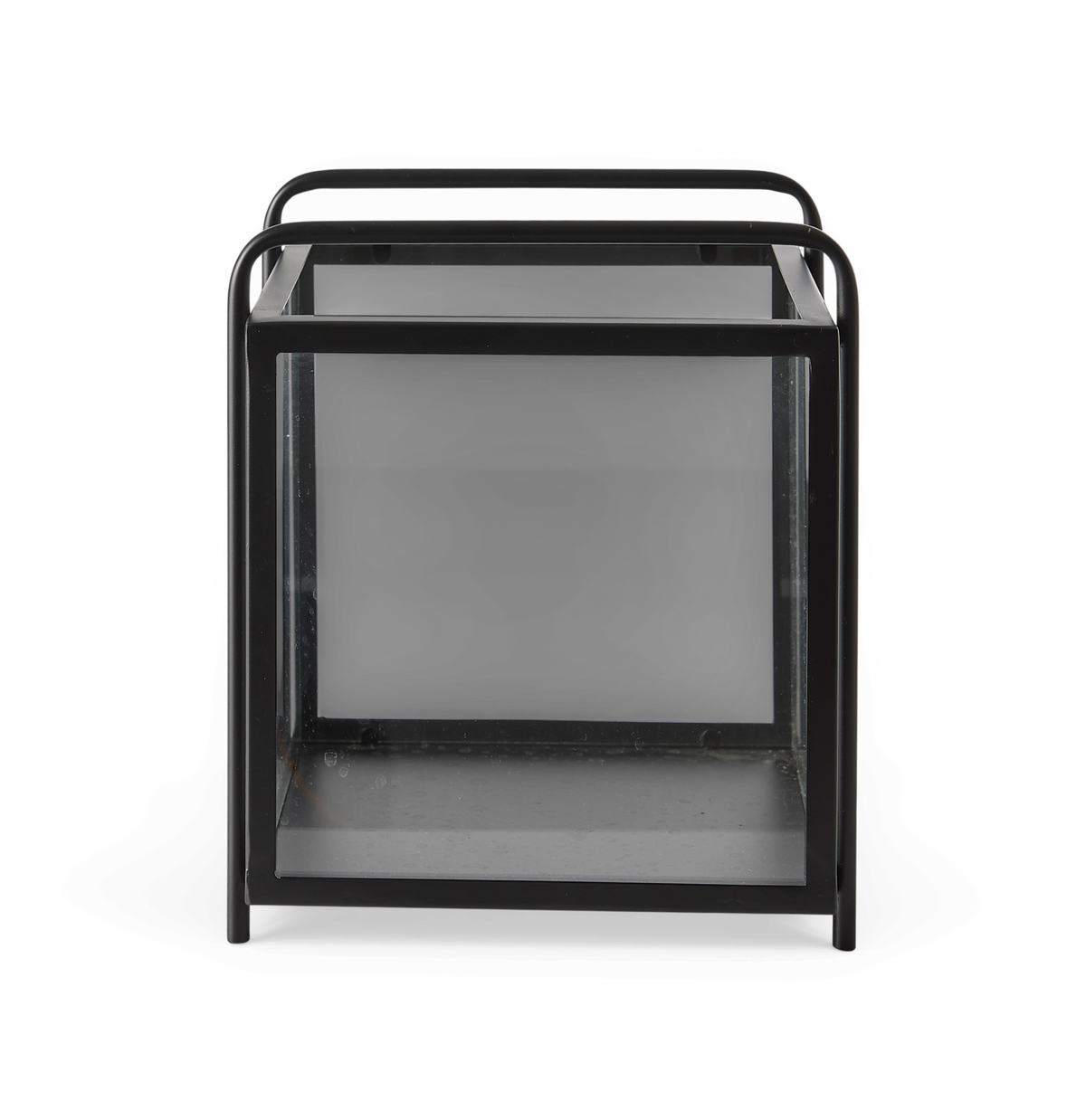 Kvadratisk lanterne/terrarium i sort metal og glas set lige forfra.