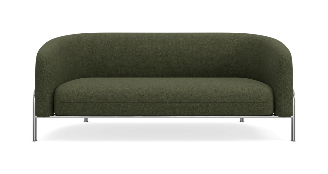 Mørkegrøn 2-personers sofa med buede armlæn og kromben, frontvisning på hvid baggrund.