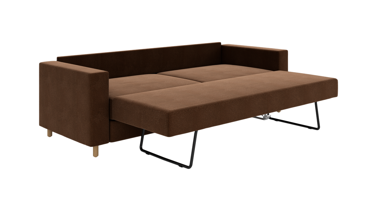 Brun sovesofa i moderne, enkel design med metalben, vist i udslået position.