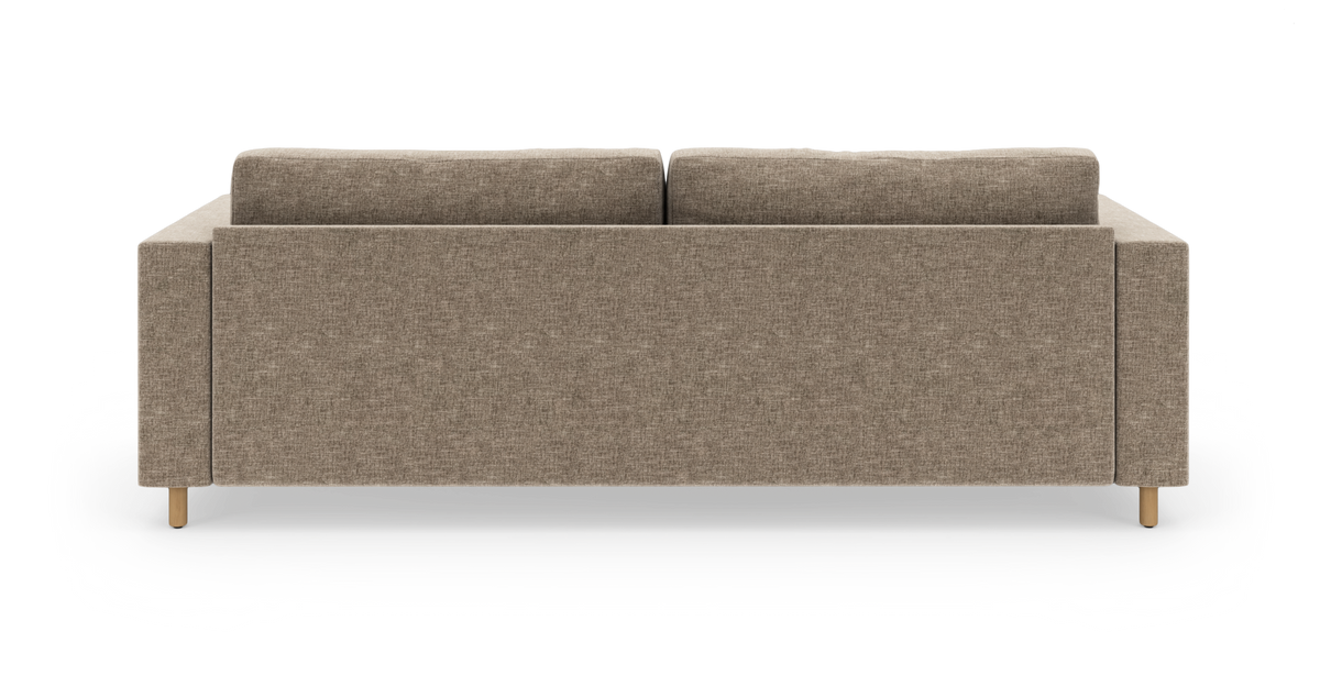 Beige stofsofa set bagfra med to ryghynder og lyse træben, frilagt på hvid baggrund.