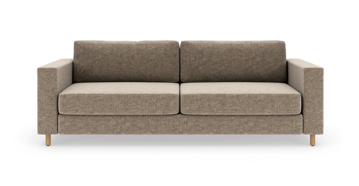 Beige/brun 2-personers sofa med firkantede armlæn og træben, set forfra på hvid baggrund.