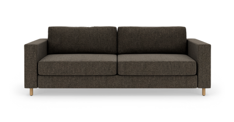Mørkegrå stofsofa med lige armlæn og lyse træben, set forfra mod hvid baggrund.