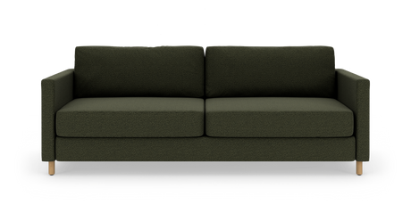 Mørkegrøn, moderne sofa med lige armlæn og lyse træben, fotograferet forfra på hvid studiobaggrund.