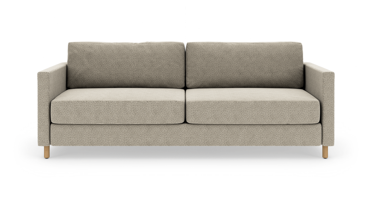 Beigefarvet to-personers sofa i boucléstof med lige armlæn og lyse træben, frilagt mod hvid baggrund, frontvisning.