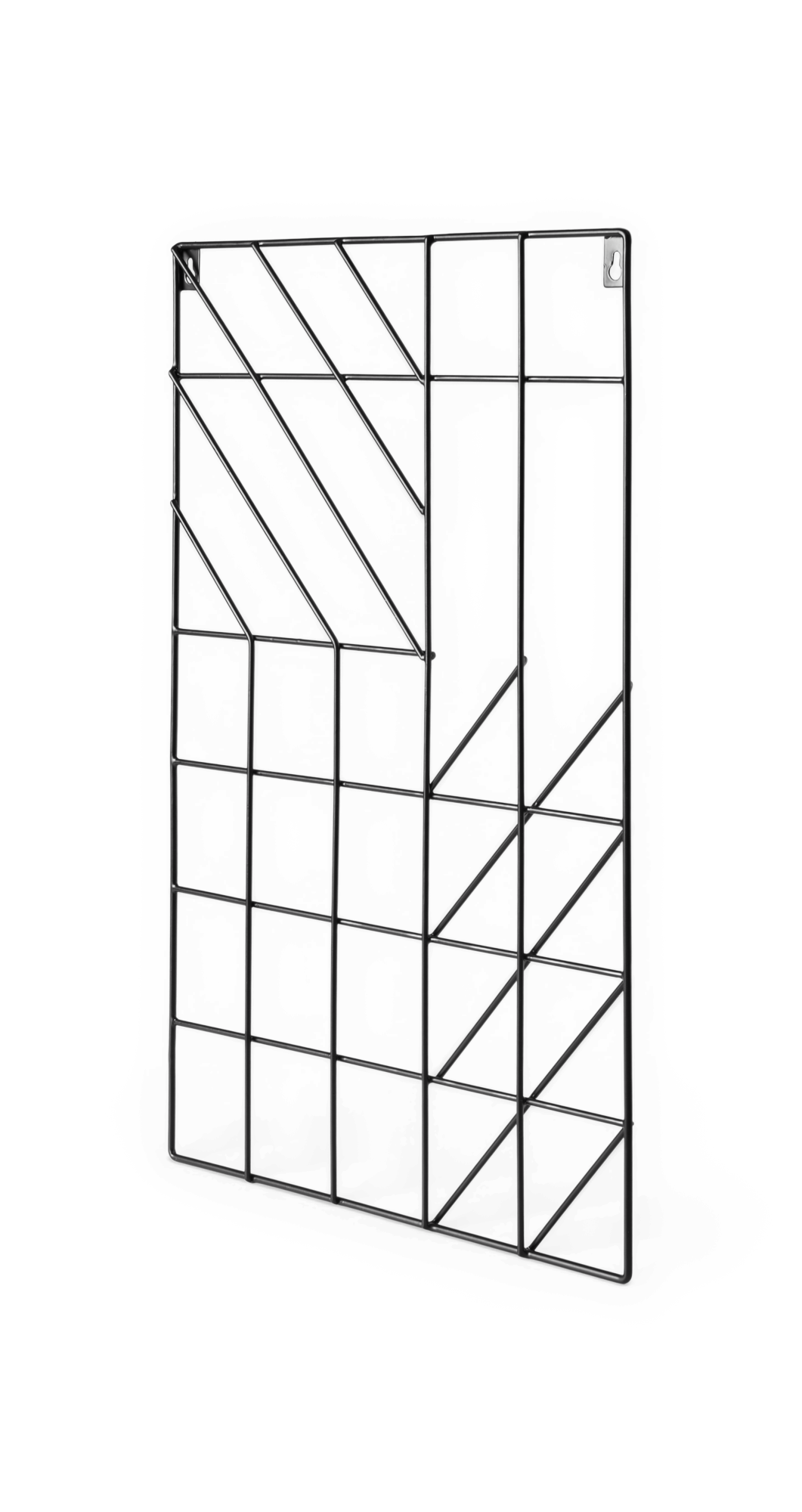 Sort vægpanel i metal med geometrisk gitter.