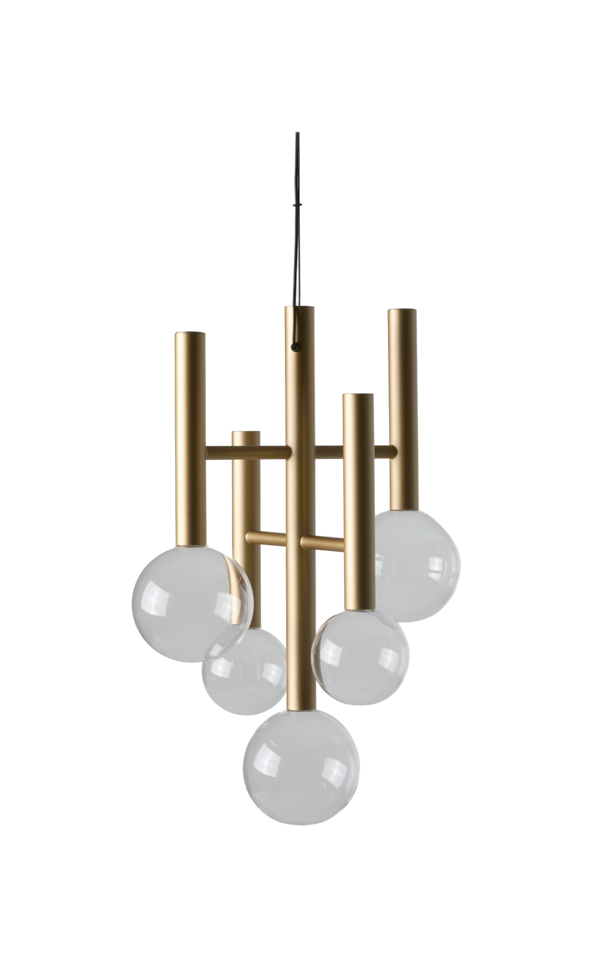 Moderne lysekrone i messinglook med fem runde glasglobuser.