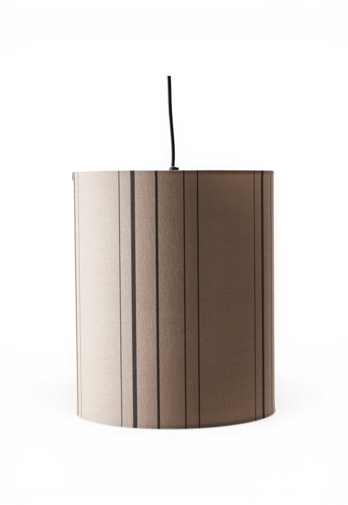 Cylindrisk pendellampe med beige stofskærm og smalle lodrette sorte striber.