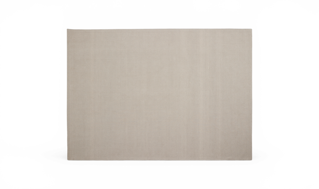 Beige rektangulært tæppe på neutral baggrund.