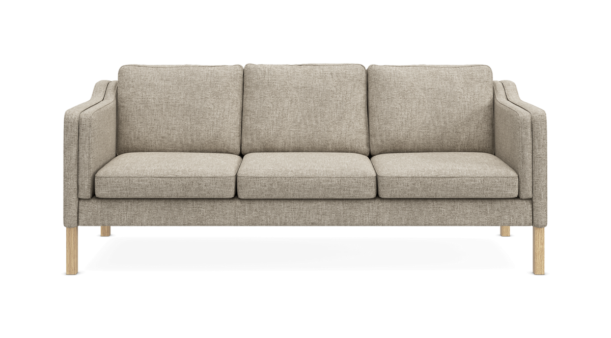 Beige 3-personers sofa med lyse træben, enkel og moderne design på hvid baggrund.